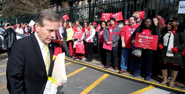 Virginia teachers protest low pay at Capitol rally | iNFOnews.ca