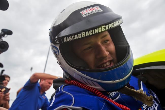 Earnhardt treats Redskins players to high-speed laps | iNFOnews.ca