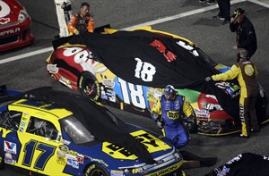 Clint Bowyer wins at Richmond as Jeff Gordon races his way into NASCAR's Chase | iNFOnews.ca CP20054585