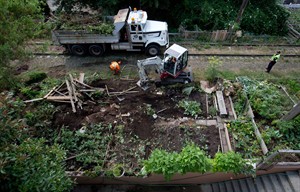 CP Rail begins bulldozing gardens in dispute with Vancouver over land purchase | iNFOnews.ca CP29501360