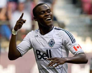 L.A. Galaxy score two late goals, salvage a 2-2 draw away to Vancouver Whitecaps | iNFOnews.ca CP19458031