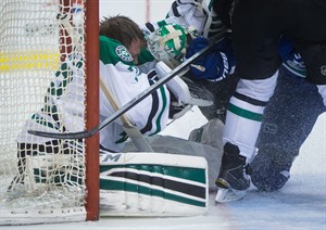 Weak second period swings momentum as Canucks extend losing streak to five | iNFOnews.ca CP31160528