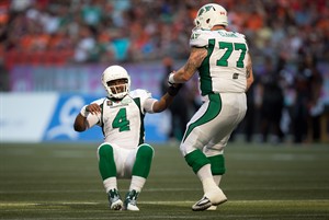 Saskatchewan's Darian Durant leaves game against B.C. with apparent injury | iNFOnews.ca CP29614463
