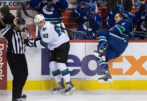 Sharks keeping pace in tight Pacific with 6-2 win over Canucks 6-2 | iNFOnews.ca CP32139339