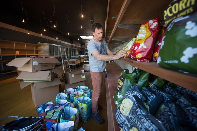 Convenience, desire for exclusive products behind rise of grocery free agents | iNFOnews.ca CP633726050