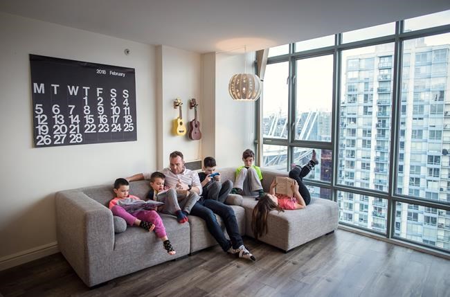 Canadian families finding small living creates closeness, creative kids | iNFOnews.ca