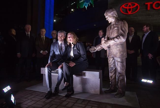 Vancouver Canucks honour Pat Quinn with statue outside Rogers Arena | iNFOnews.ca CP316306780