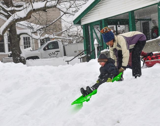 Schools, offices close as long-lived storm clobbers US East | iNFOnews.ca
