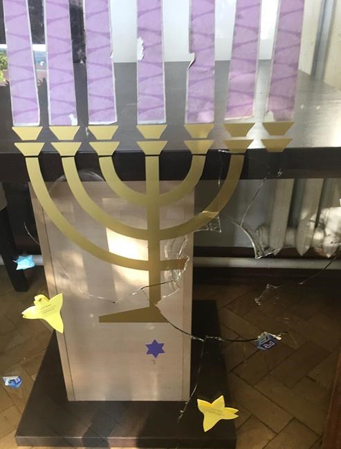 Polish police looking for man who threw stone into synagogue | iNFOnews.ca Polish police looking for man who threw stone into synagogue | iNFOnews.ca