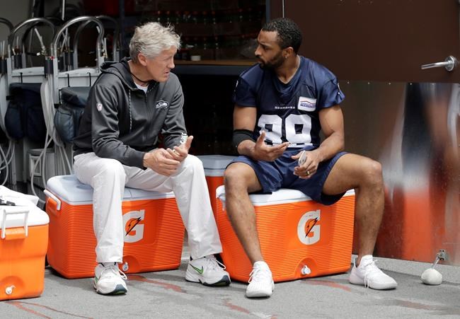 NFL players, coaches grapple with new anthem policy | iNFOnews.ca