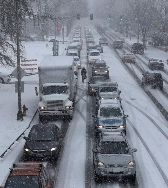 Snow storm wallops Seattle, people rescued in Sierra Nevada | iNFOnews.ca Snow storm wallops Seattle, people rescued in Sierra Nevada | iNFOnews.ca