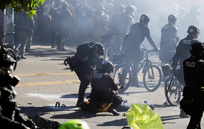 Report: Seattle officers used excessive force at protests | iNFOnews.ca CP1122531326