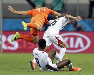 Messi guides Argentina into 1st World Cup semifinals in 24 years; Dutch scrape past Costa Rica | iNFOnews.ca CP29032794