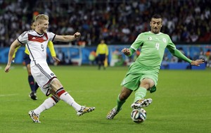 Schuerrle, Ozil score in extra time as Germany beats Algeria 2-1 at World Cup | iNFOnews.ca CP28968608