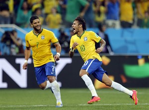 Striker Hulk leaves Brazil practice with apparent muscle injury | iNFOnews.ca CP28766769