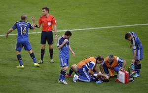 'Is this the final?': Referee reveals that Germany's Kramer was disoriented after blow to head | iNFOnews.ca CP29165147