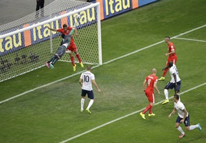 Giroud and Benzema score as rampant France beats Switzerland 5-2 to take control of Group E | iNFOnews.ca CP28841707