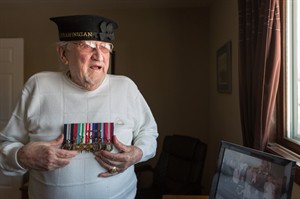 Canadian navy hero reflects on medal-winning U-boat battle 70 years ago | iNFOnews.ca CP32179549