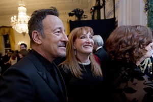 Tom Hanks, Lily Tomlin, Sting, Al Green, Patricia McBride receive Kennedy Center Honors in DC | iNFOnews.ca CP31025813
