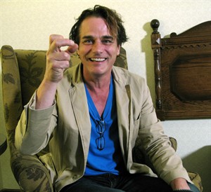 Paul Gross says he is on board if 'Slings and Arrows' returns | iNFOnews.ca CP18789881