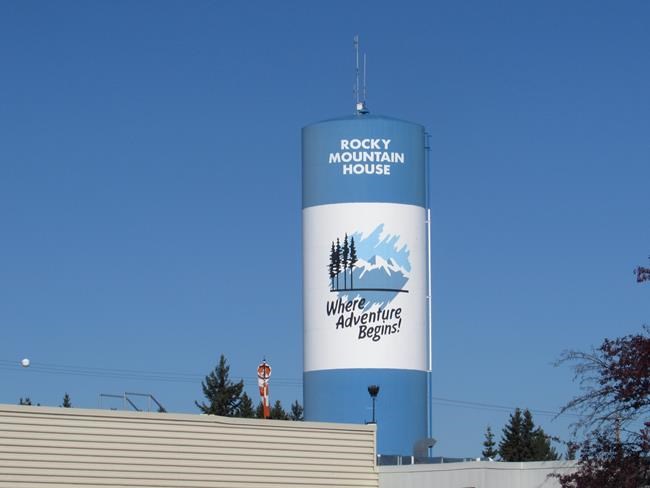 Heli error: Mistake will cost picturesque Alberta town its landmark water tower | iNFOnews.ca