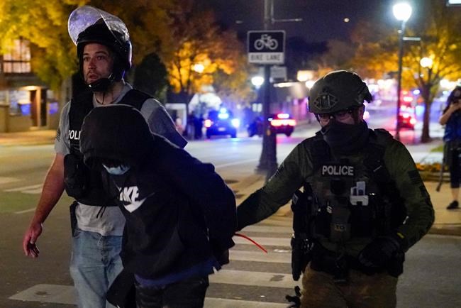 28 arrested, tear gas used in Wisconsin protests | iNFOnews.ca
