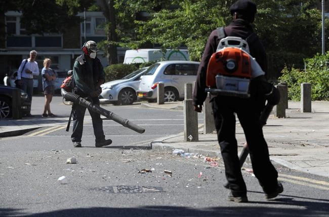Clashes with police after 'unlawful' street party in London | iNFOnews.ca CP100685874