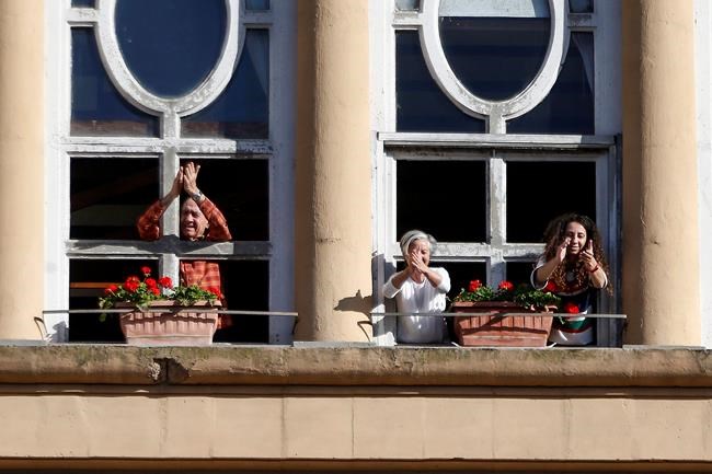 As lockdowns ease, some countries report new infection peaks | iNFOnews.ca As lockdowns ease, some countries report new infection peaks | iNFOnews.ca