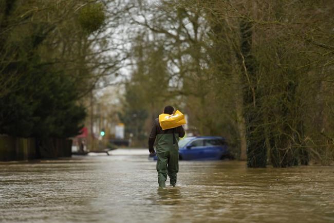 UK's Johnson under fire for flood response as more rain due | iNFOnews.ca CP1980664316
