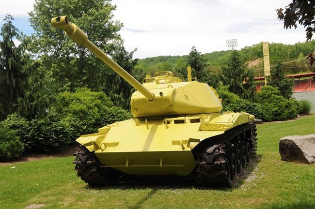 Ready, aim, oops! Historic tank turns lemon-lime yellow | iNFOnews.ca CP1165575106
