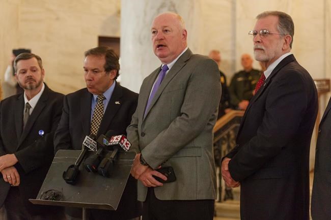 Despite bill's demise, W.Va. teachers to strike for 2nd day | iNFOnews.ca Despite bill's demise, W.Va. teachers to strike for 2nd day | iNFOnews.ca