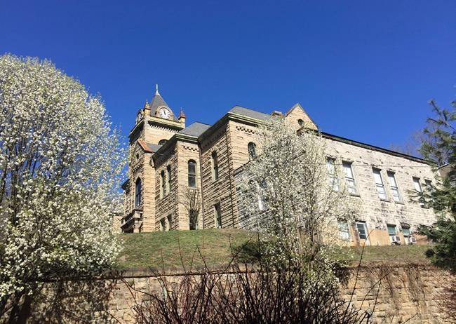 Drug epidemic: 1 small-town mayor takes on pill distributors | iNFOnews.ca