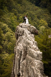 Bride and groom climb to West Virginia mountaintop to marry, wearing gown and tuxedo | iNFOnews.ca Bride and groom climb to West Virginia mountaintop to marry, wearing gown and tuxedo | iNFOnews.ca