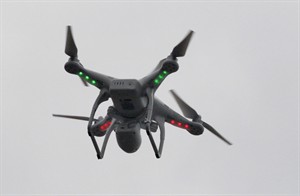 Under pressure to give commercial drones greater access to US skies, FAA issues 4 more permits | iNFOnews.ca CP31057438