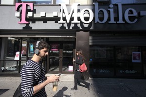 Federal regulators accuse T-Mobile of billing customers hundreds of millions in bogus charges | iNFOnews.ca CP28979880