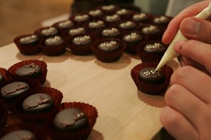Milk allergy? Beware of dark chocolate this Valentine's Day | iNFOnews.ca CP31856114