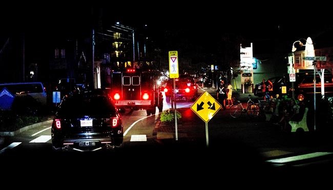 Obama keeps unusually late hours on Vineyard vacation | iNFOnews.ca