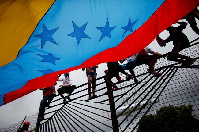 Venezuelan protesters, security forces clash at air base | iNFOnews.ca