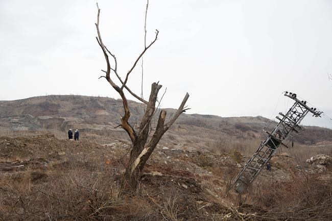 Lake created by coal waste landslide floods Bosnian highway | iNFOnews.ca