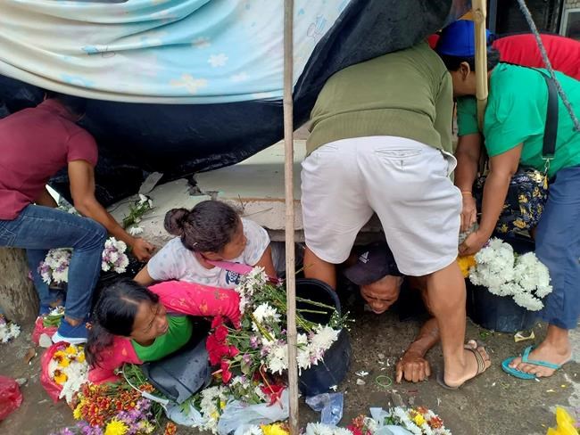 Strong quake kills 1, collapses building in Philippines | iNFOnews.ca