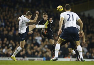 Champion Man City curbs Southampton's EPL ambitions with 3-0 win; Tottenham beats Everton 2-1 | iNFOnews.ca CP30921940