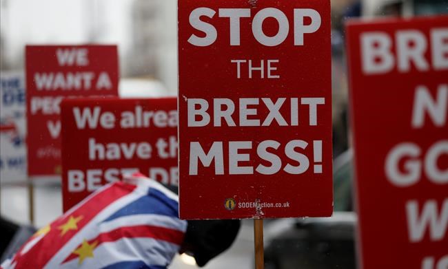 UK services sector shrinks as Brexit uncertainty hits orders | iNFOnews.ca