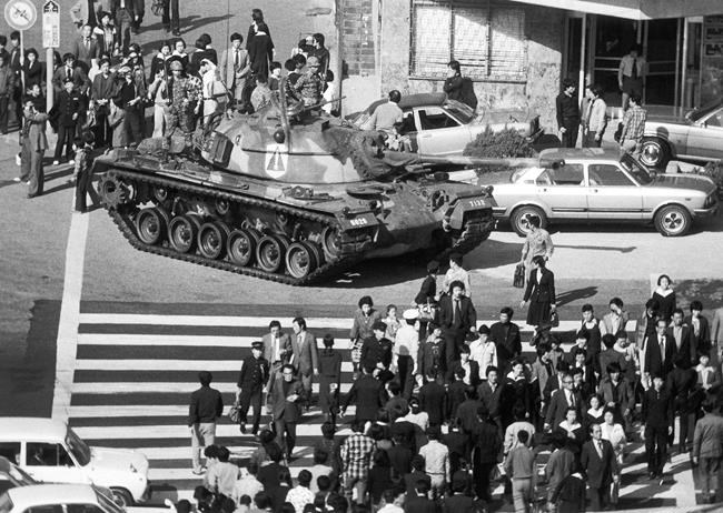 South Korea to probe military plan to quell Park protests | iNFOnews.ca CP1172885298