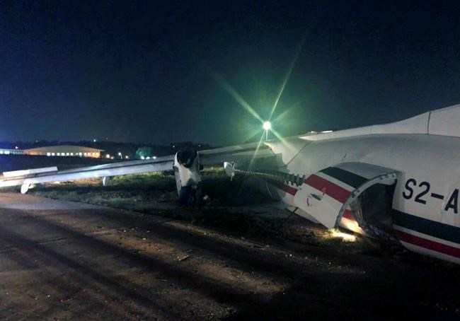 Plane skids off wet runway in Myanmar; pilot, 3 others hurt | iNFOnews.ca Plane skids off wet runway in Myanmar; pilot, 3 others hurt | iNFOnews.ca