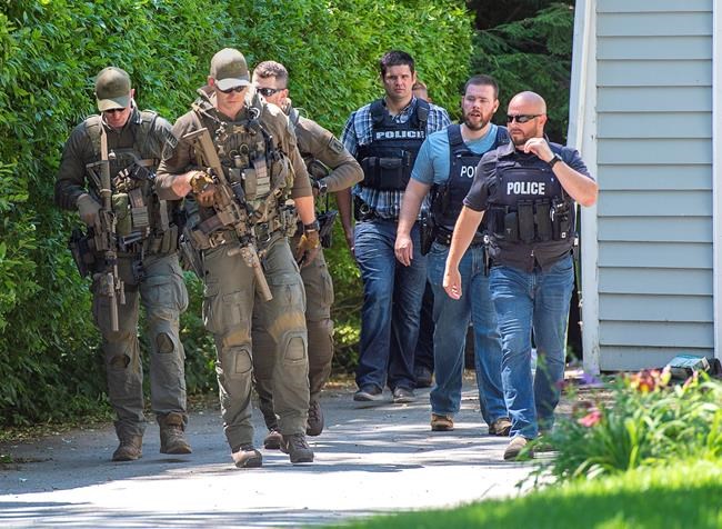 Manhunt continues in Nova Scotia for accused of stabbing officer, police dog | iNFOnews.ca Manhunt continues in Nova Scotia for accused of stabbing officer, police dog | iNFOnews.ca