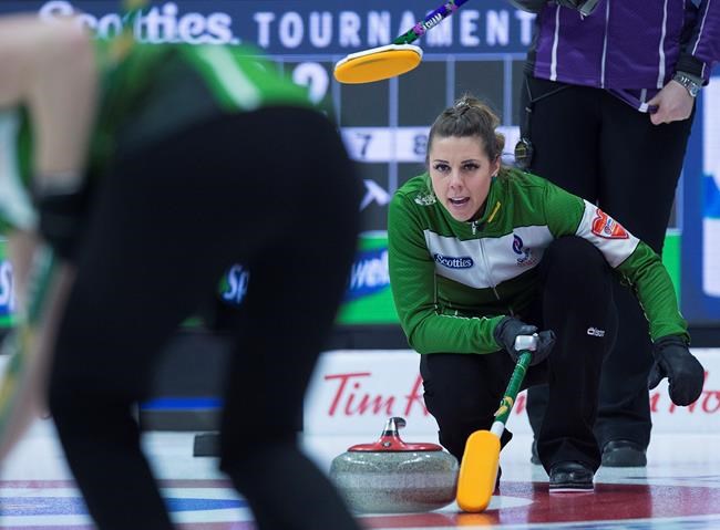 Carey and Scheidegger lead pool standings as eight teams advance at Scotties | iNFOnews.ca