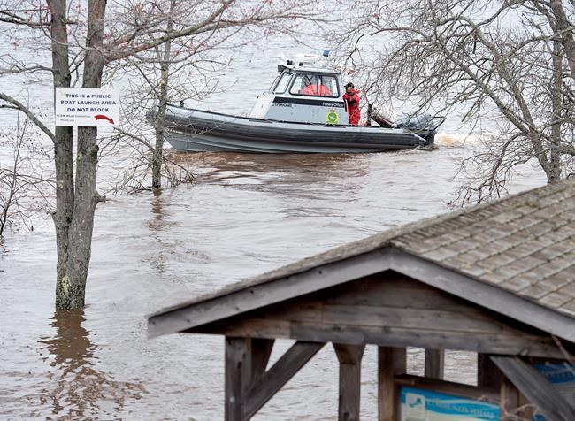 Saint John braces for rising floodwaters: 'It's up to the window sills' | iNFOnews.ca