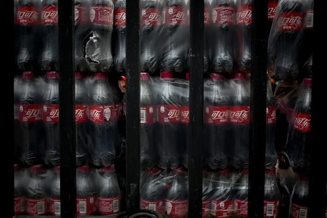 China puts off licenses for US companies amid tariff battle | iNFOnews.ca