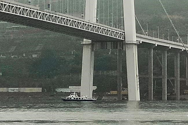 Bus plunges off bridge into China's Yangtze River, killing 2 | iNFOnews.ca Bus plunges off bridge into China's Yangtze River, killing 2 | iNFOnews.ca