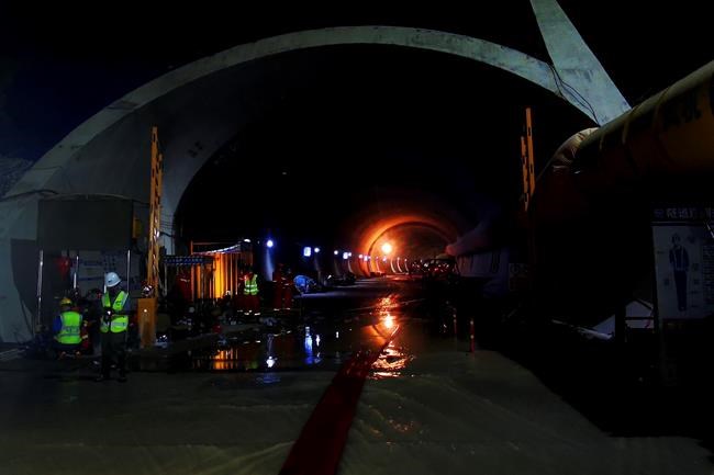 3 bodies found in China tunnel collapse, 11 still missing | iNFOnews.ca 3 bodies found in China tunnel collapse, 11 still missing | iNFOnews.ca